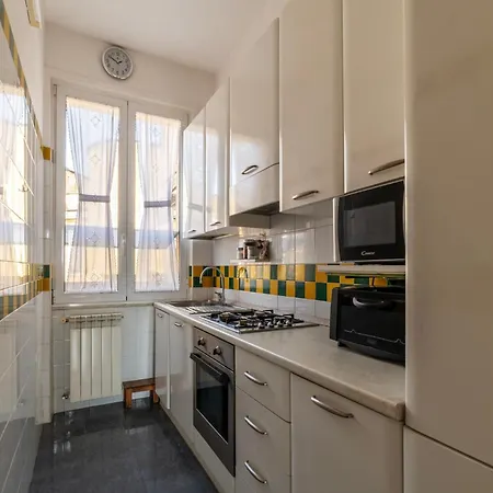 Guesthost - Bright And Roomy In Flaminio District Διαμέρισμα *