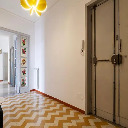 Guesthost - Bright And Roomy In Flaminio District Διαμέρισμα *